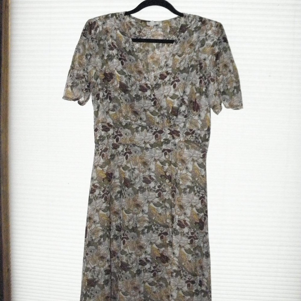 NWOT a Love a Flower Dress size medium